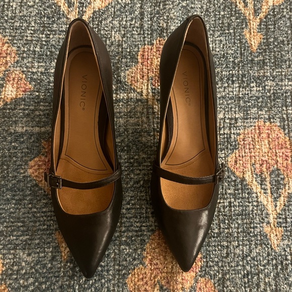 Women’s Vionic Minnie Black Leather Pointed Toe Kitten Heel - Picture 2 of 7